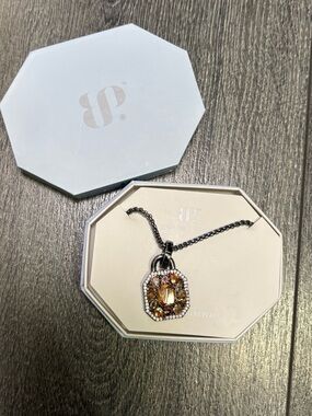 Bomb Party Original Necklace Effortless Glow